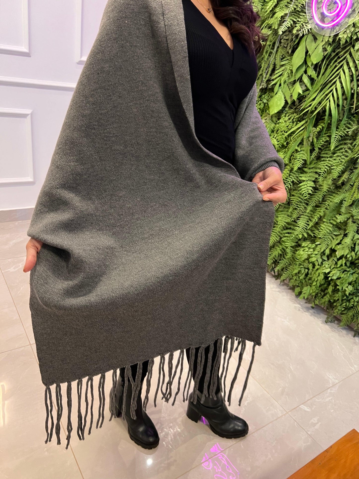 Poliane Shawl with Fringe - Gray