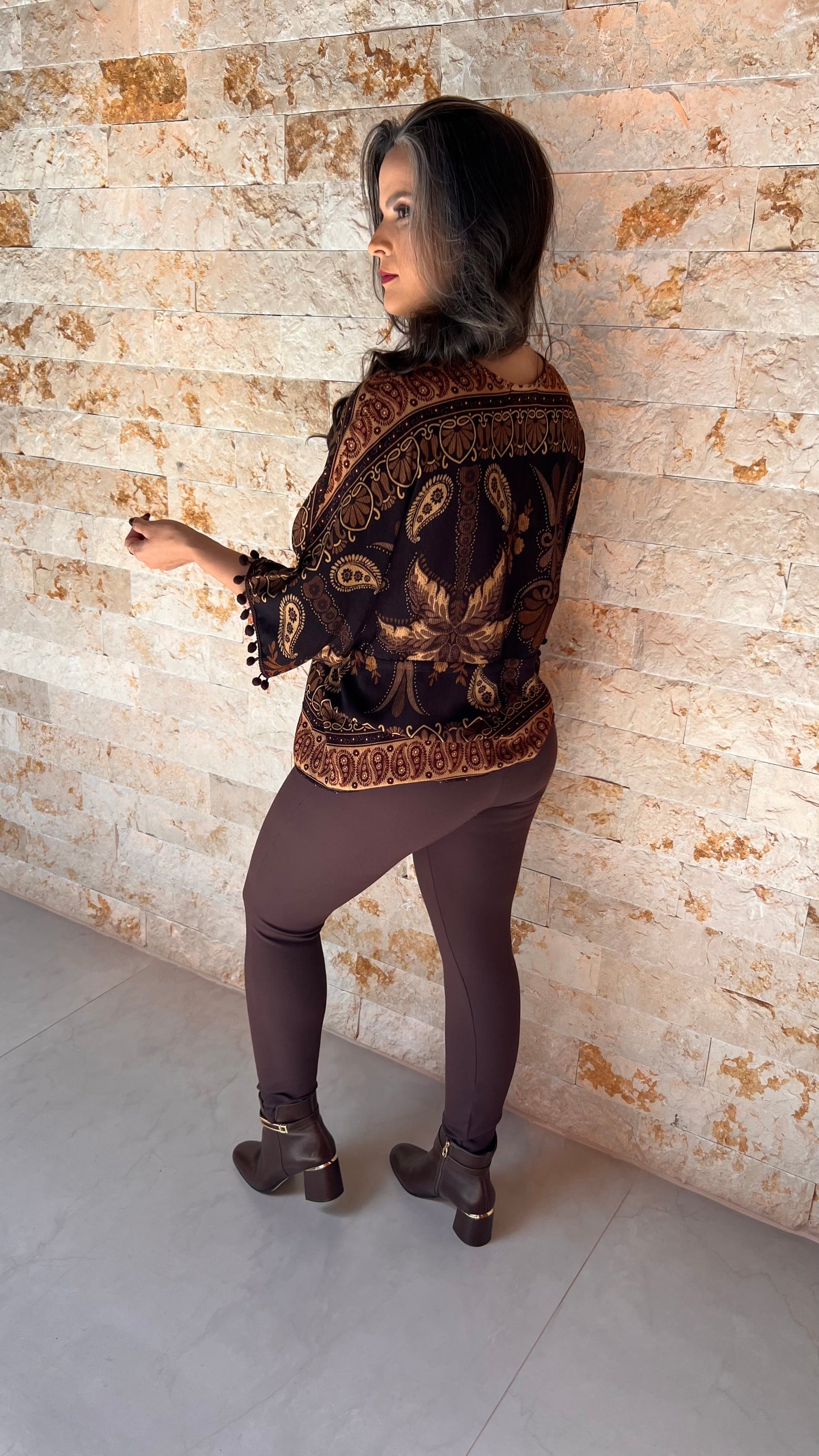 Blusa Bata Fundo Preto ARTE- Estampado 5708
