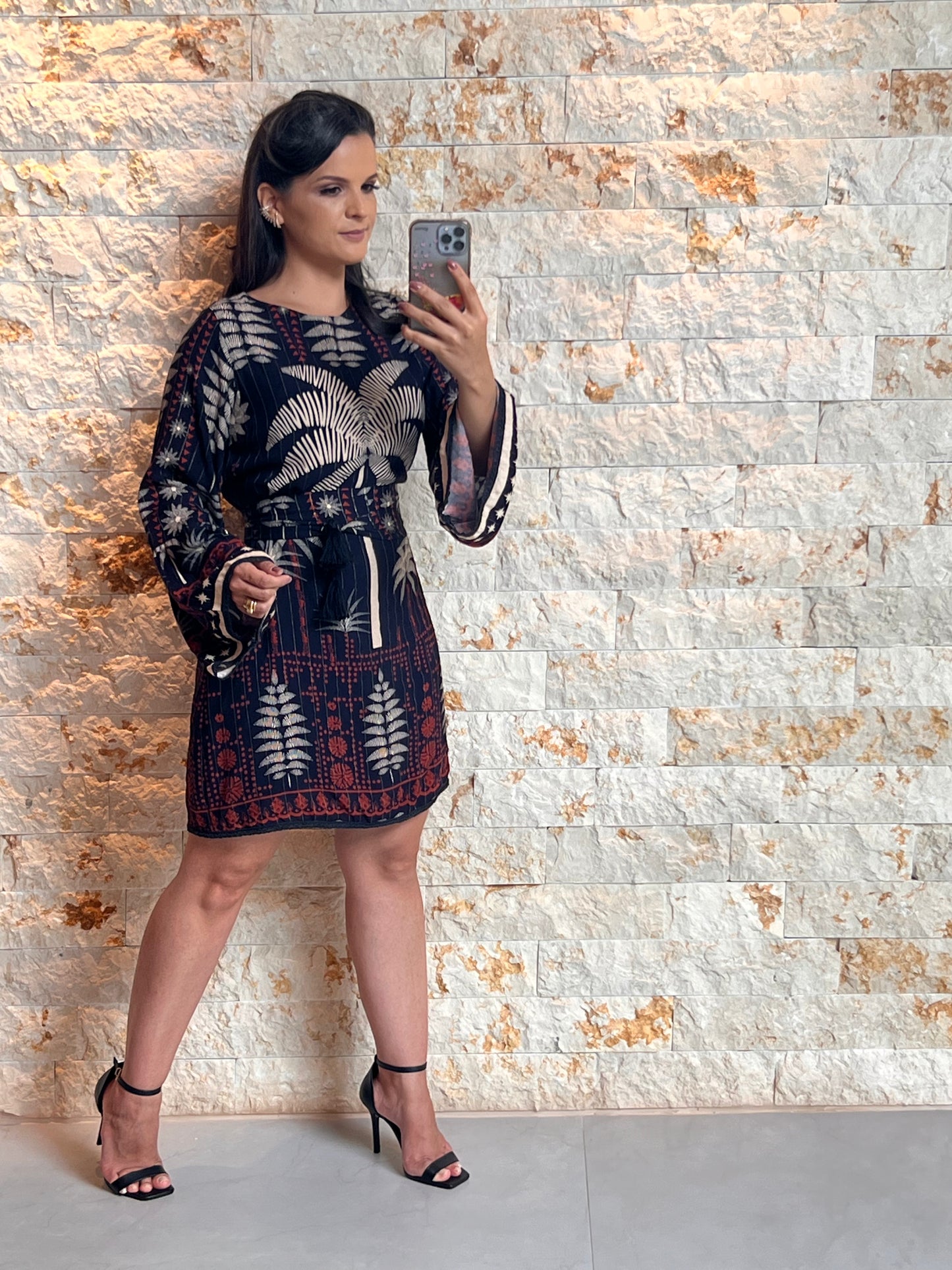 Vestido Curto Manga Flare ARTE- Estampado Preto 5119