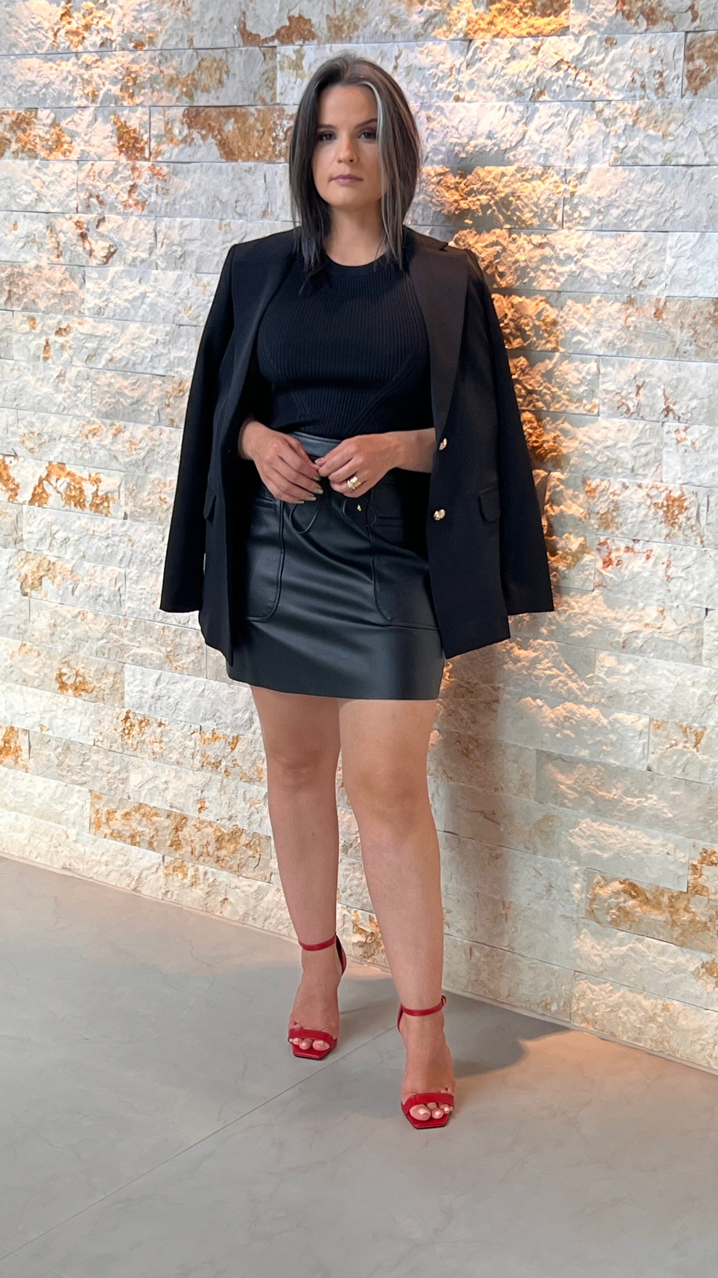 Saia Curta Couro Bolso -Liso   Preto 5227