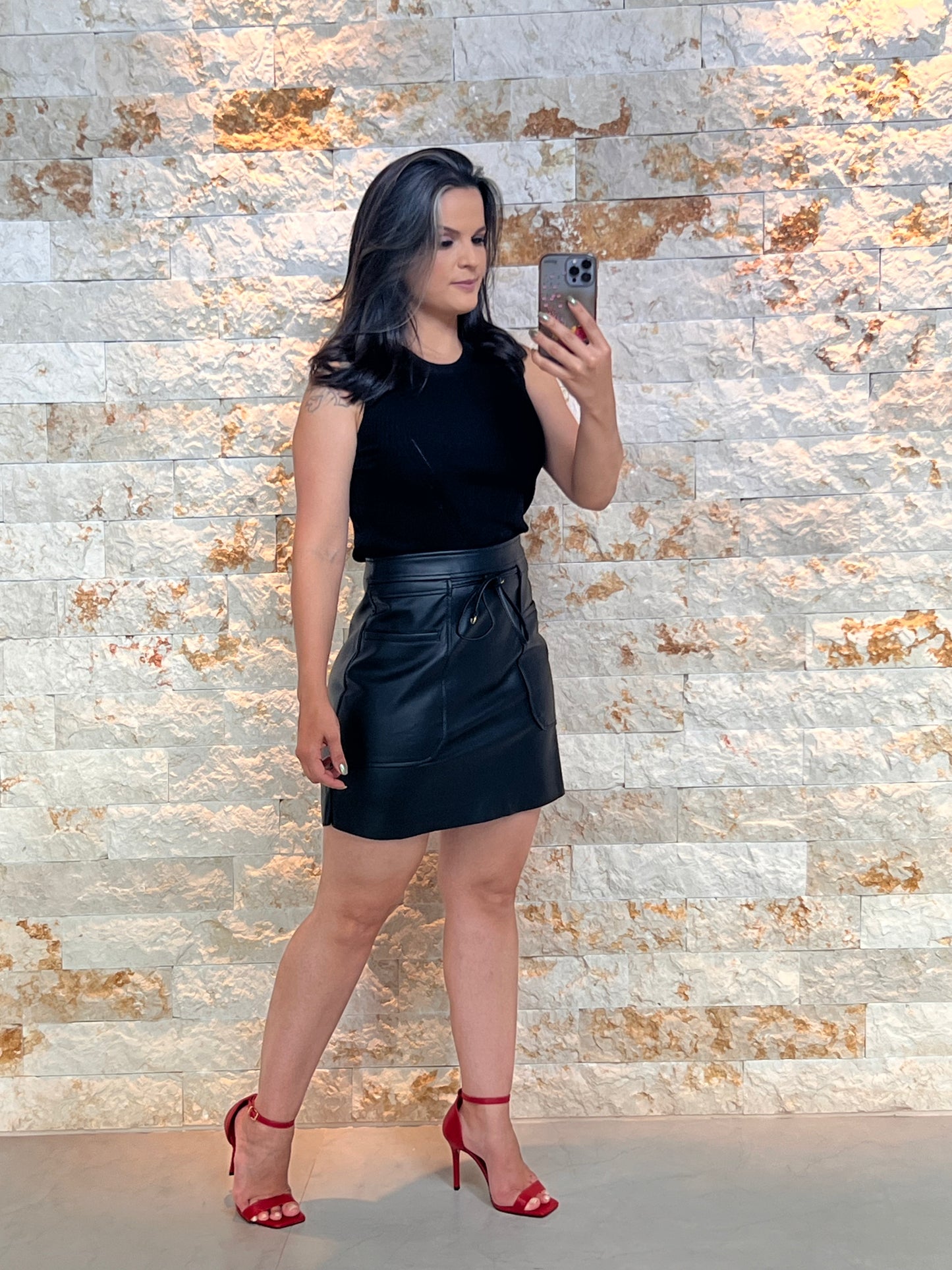 Saia Curta Couro Bolso -Liso   Preto 5227