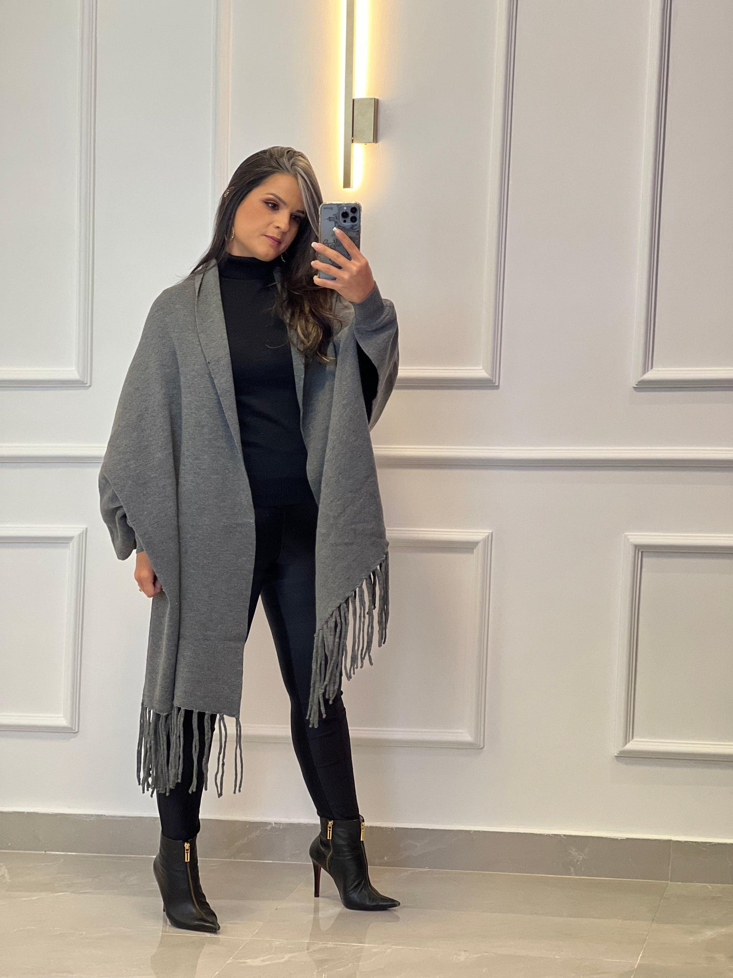 Poliane Shawl with Fringe - Gray